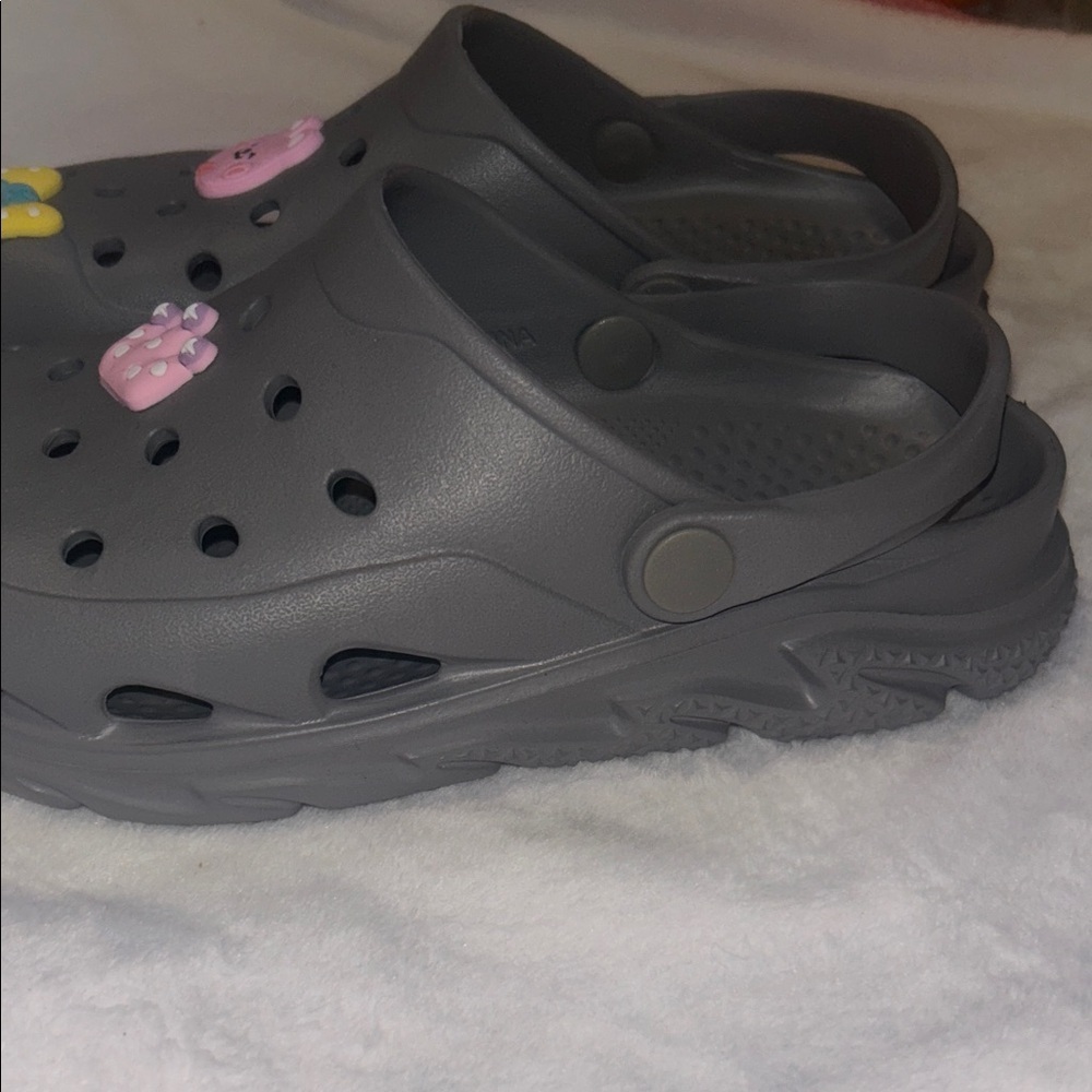Grey Crocs clogs with Fun Jibbitz Charms - Picture 2 of 5